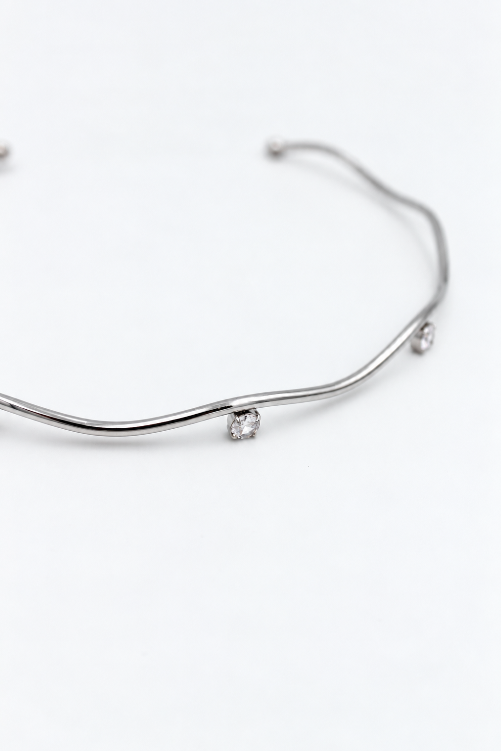 COLLANA RIGIDA SINUOSA Immagine principale del prodotto